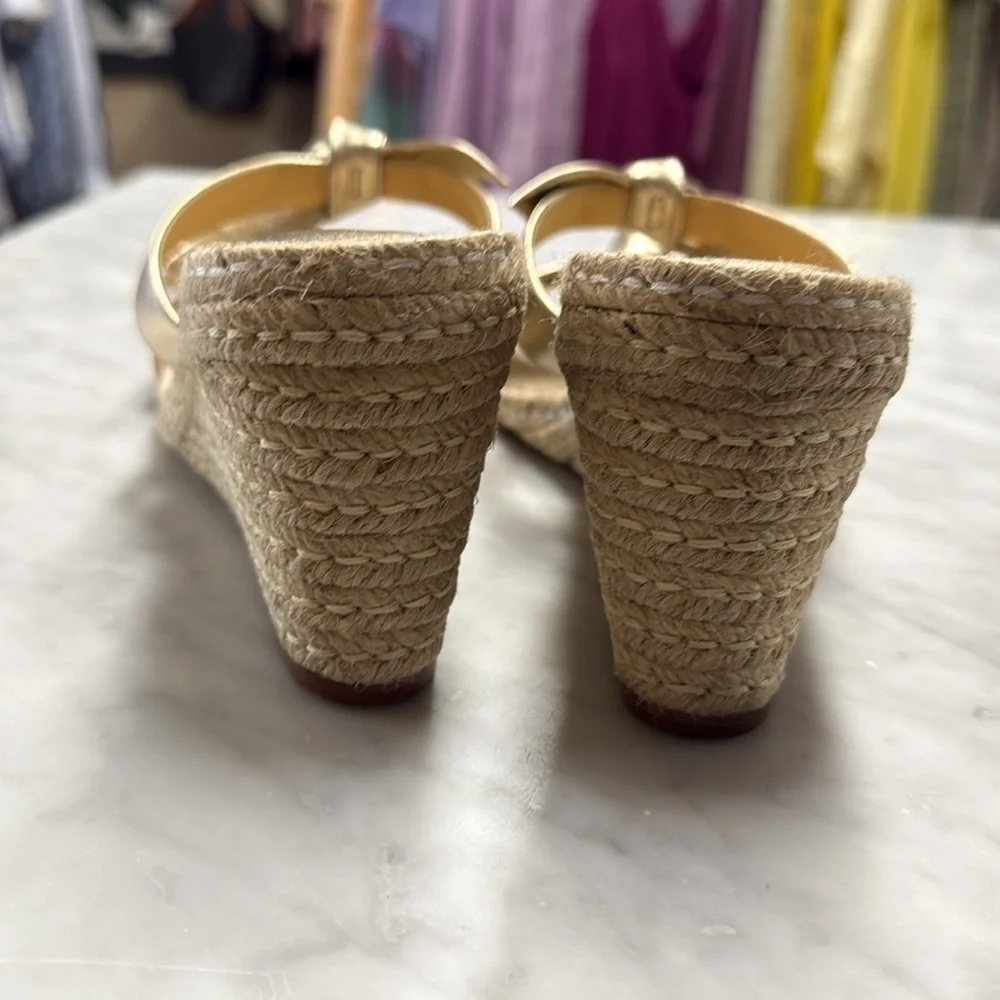 Alexandre Birman very gently